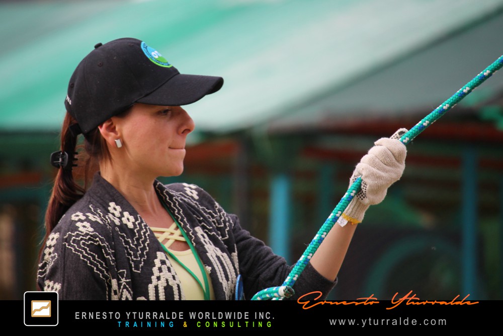 Team Building Cali Colombia | Dinámicas corporativas con talleres de cuerdas para fortalecer valores organizacionales
