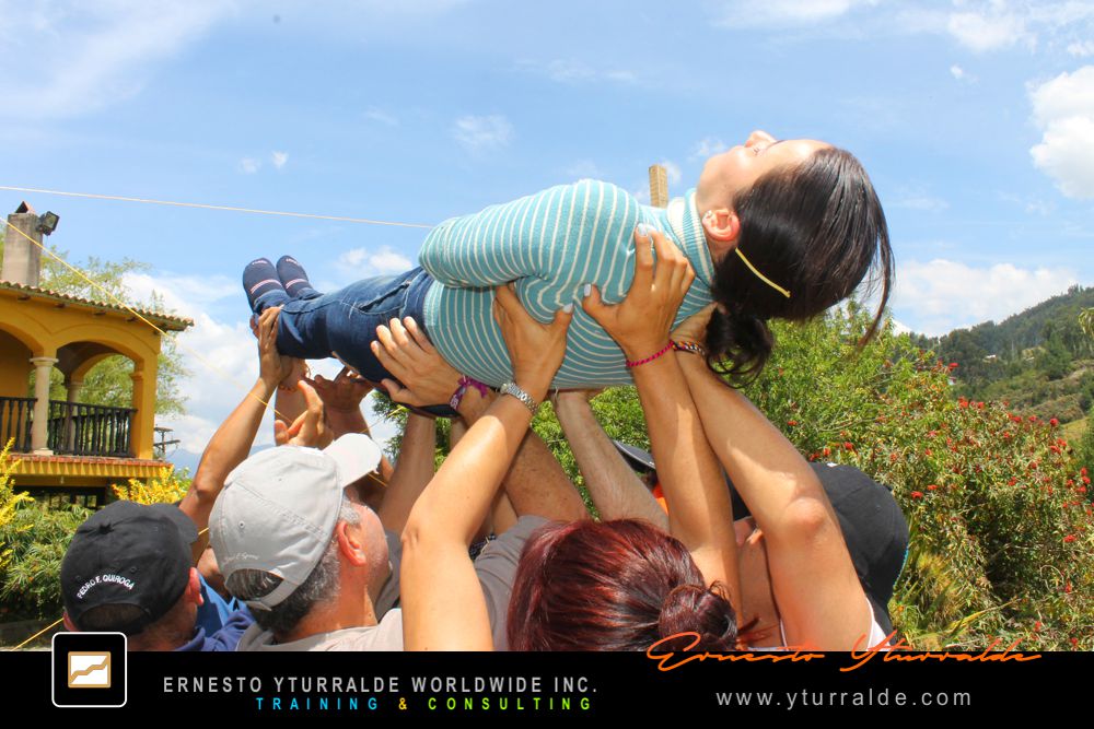 Team Building Cali Colombia | Ejercicios vivenciales de trabajo en equipo en entornos outdoor