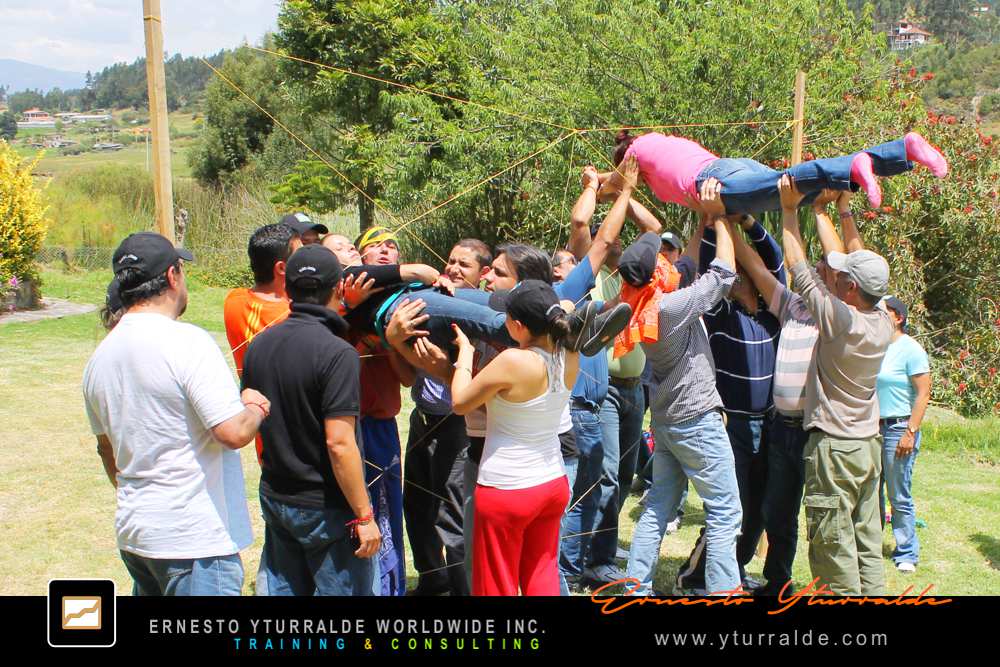 Team Building Cali Colombia | Dinámicas de integración y liderazgo empresarial en outdoor training